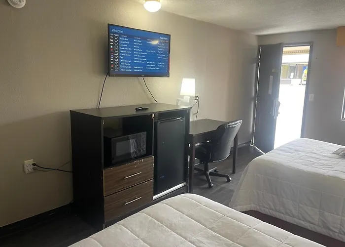 Super 8 By Wyndham Monroe