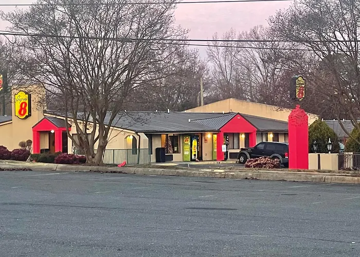 Super 8 By Wyndham Monroe