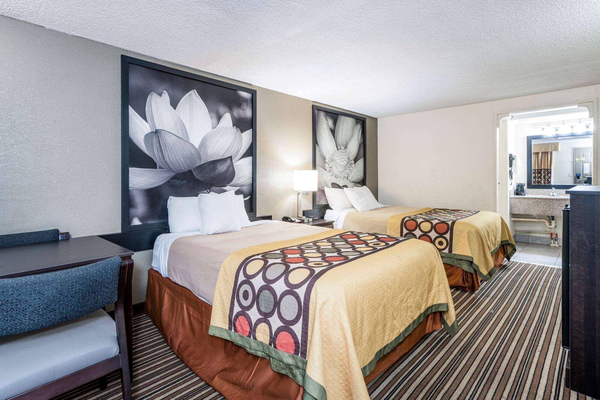Super 8 By Wyndham Monroe 3*