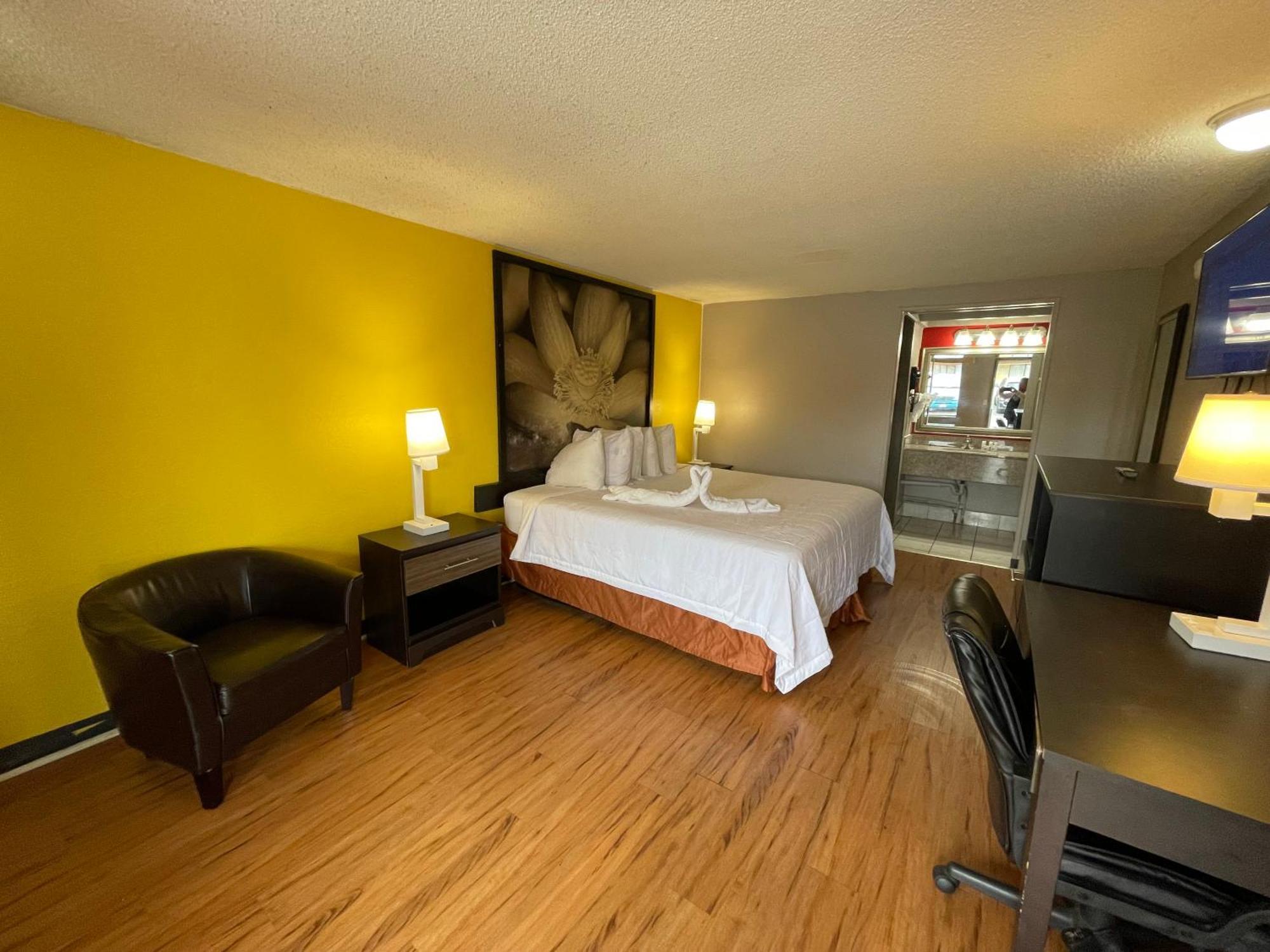 Hotel Super 8 By Wyndham Monroe