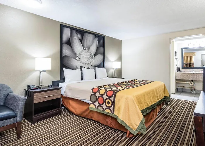 Super 8 By Wyndham Monroe