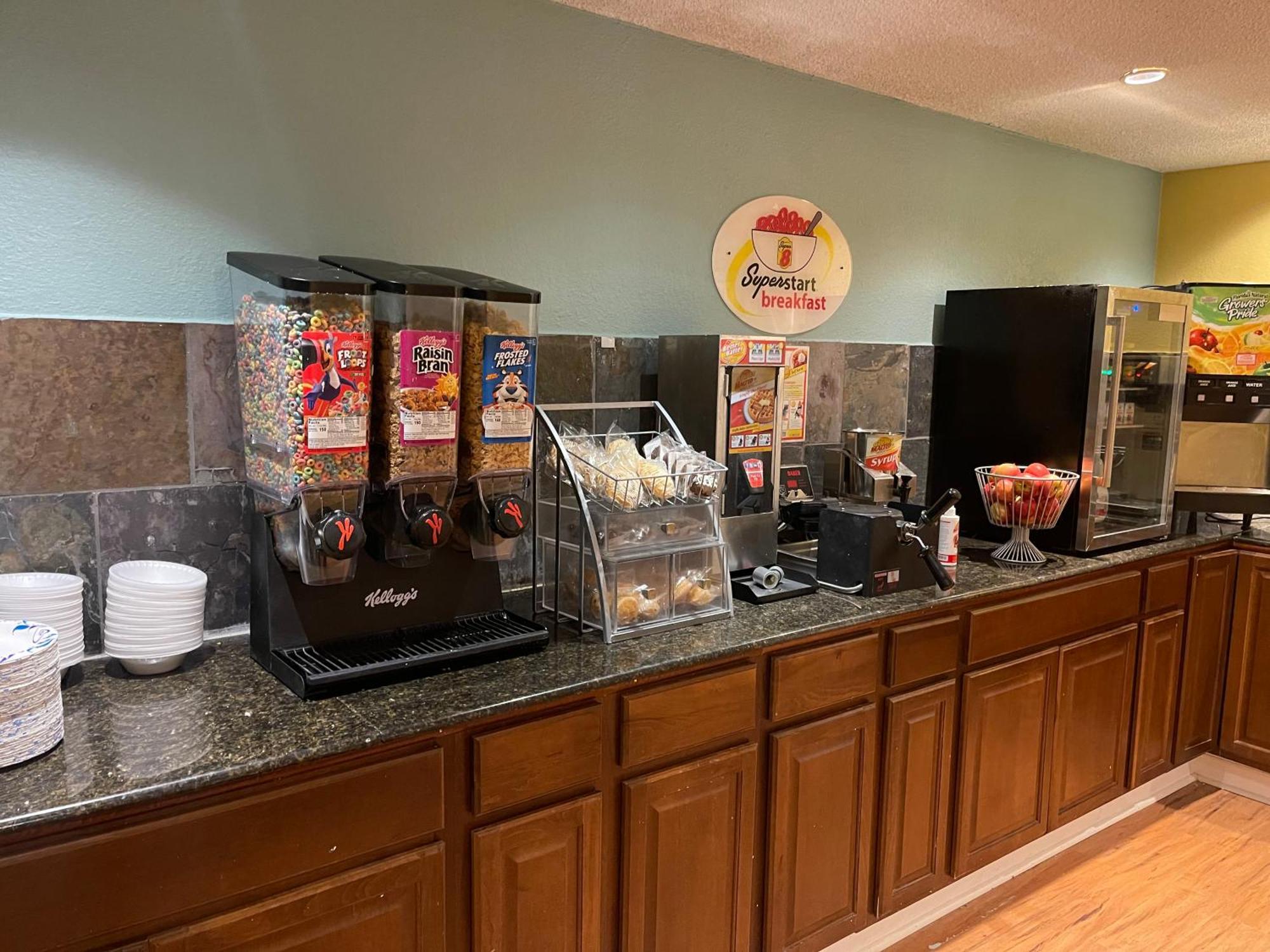 Hotel Super 8 By Wyndham 3*