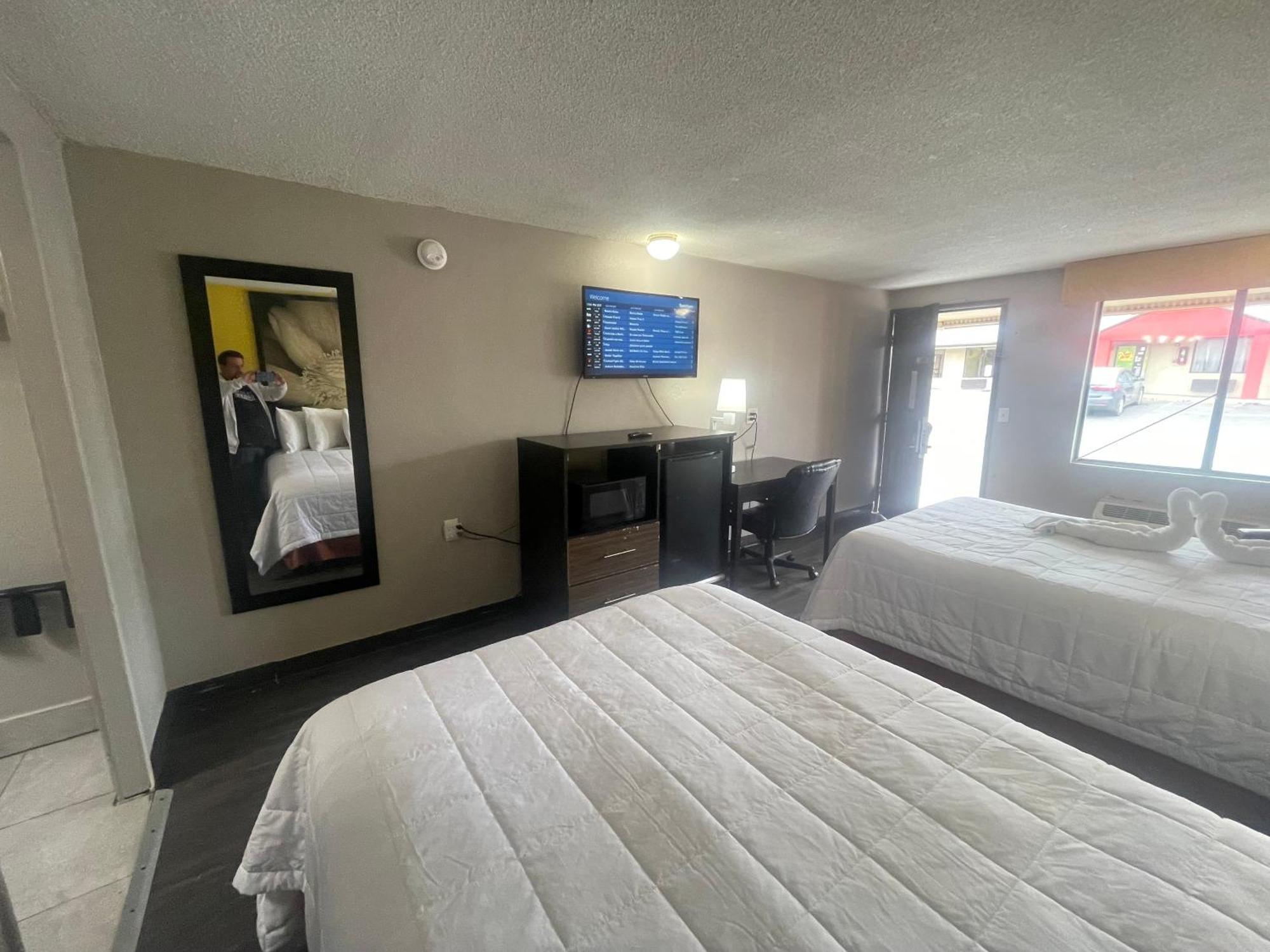 Hotel Super 8 By Wyndham 3*