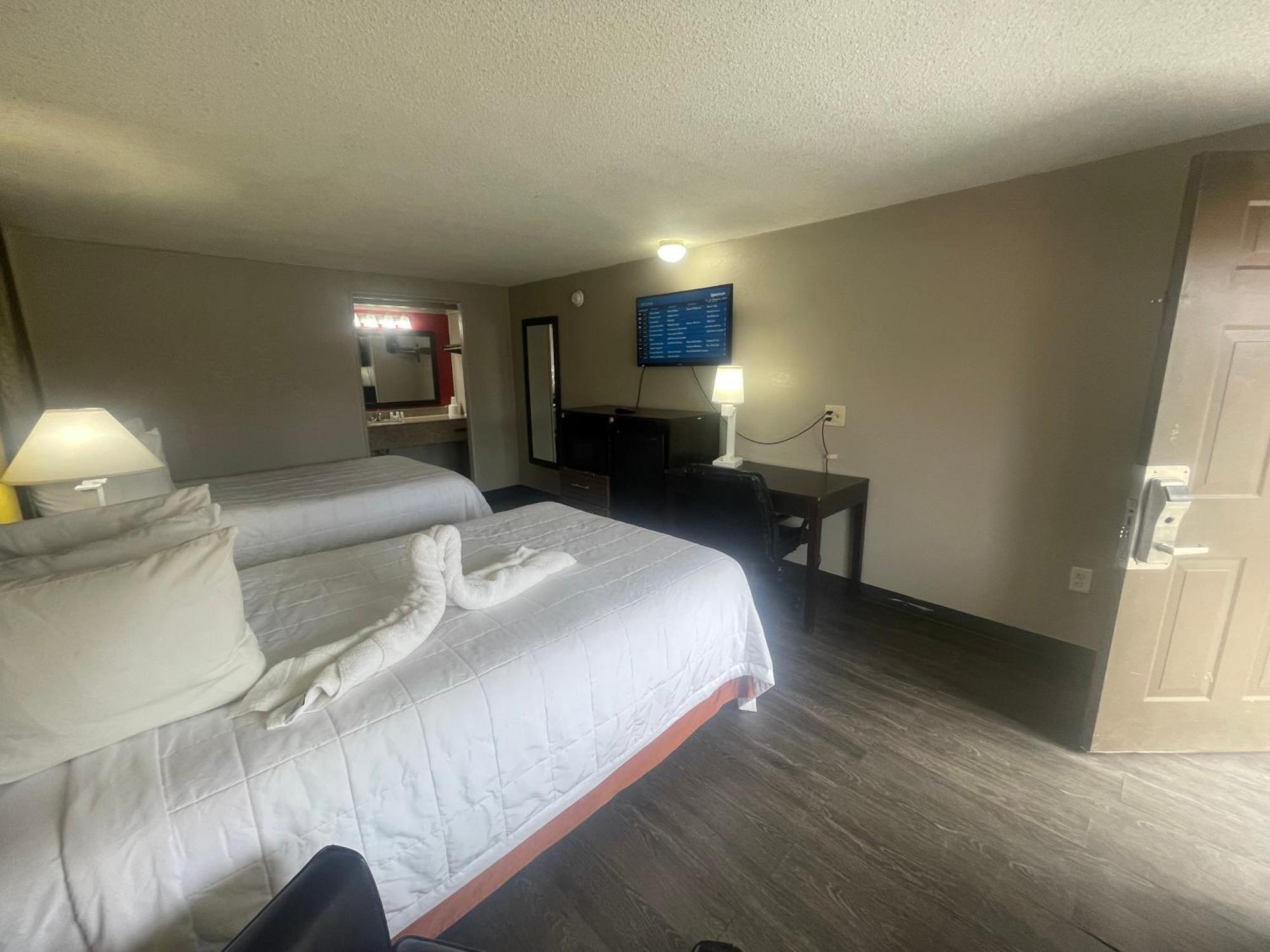 Super 8 By Wyndham Monroe