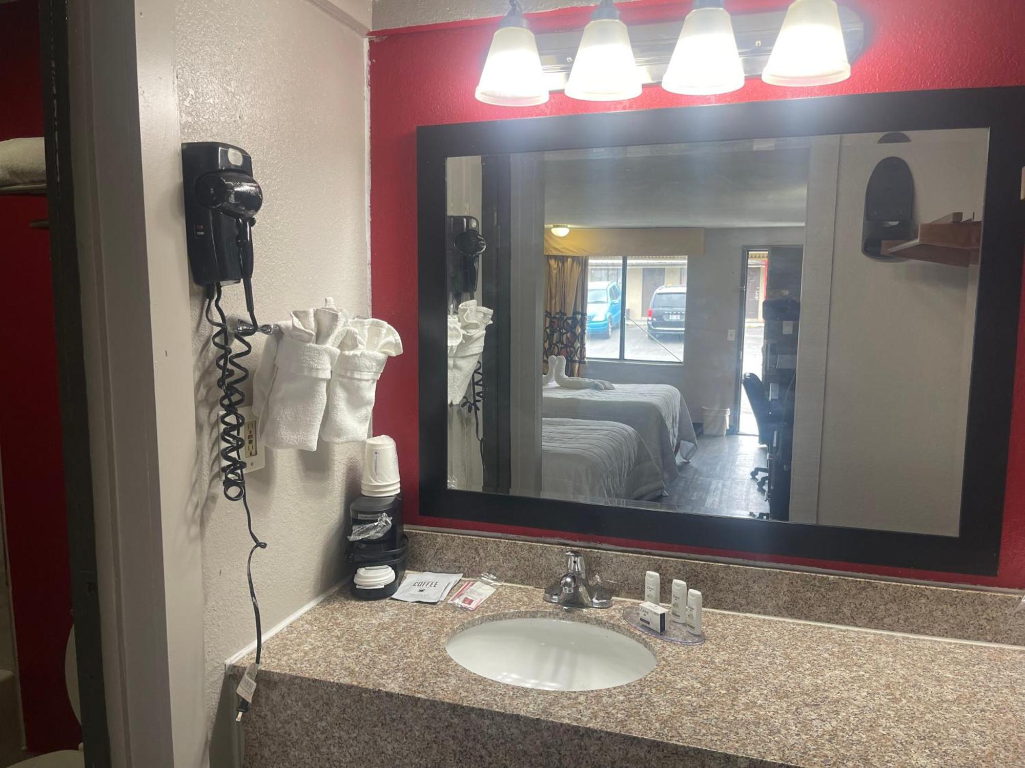 Super 8 By Wyndham Hotel